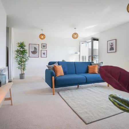 Stylish Apartment With Private Parking Cardiff Exterior foto