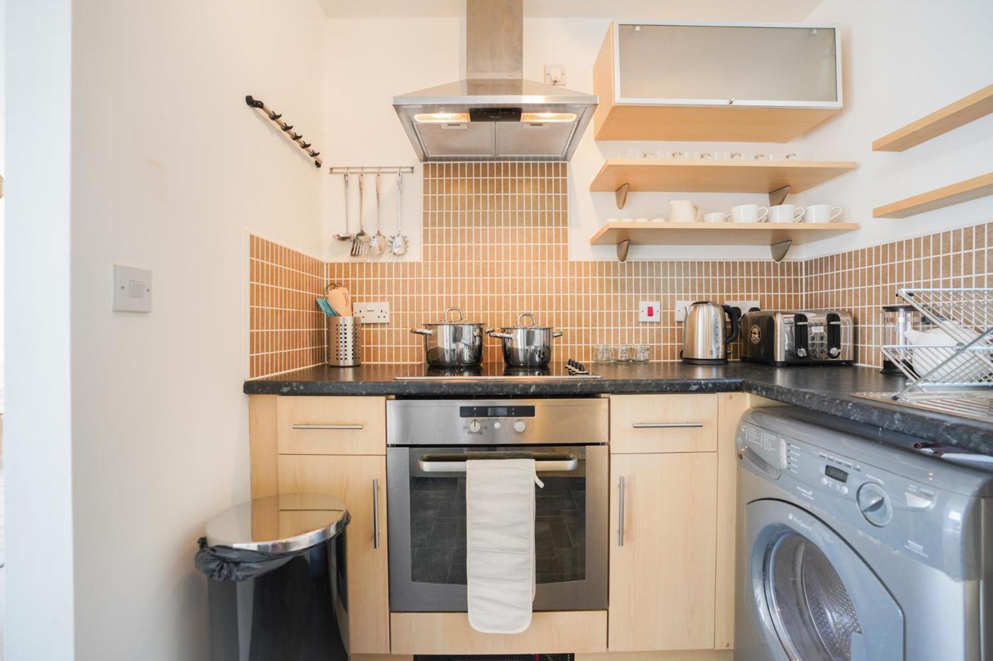 Stylish Apartment With Private Parking Cardiff Exterior foto
