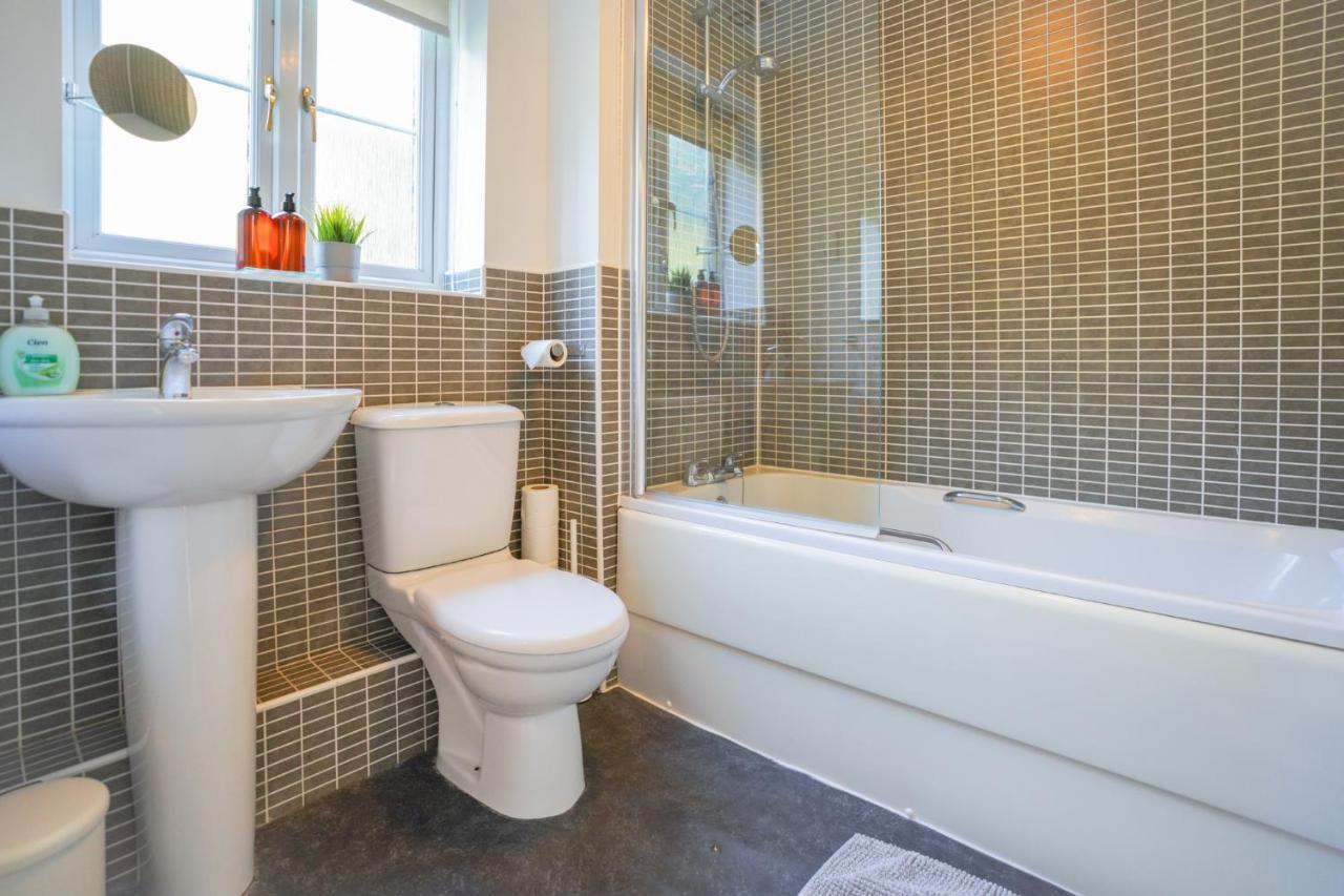 Stylish Apartment With Private Parking Cardiff Exterior foto